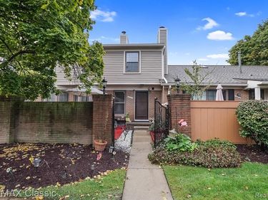 40041 CROSSWINDS, Novi, MI 48375