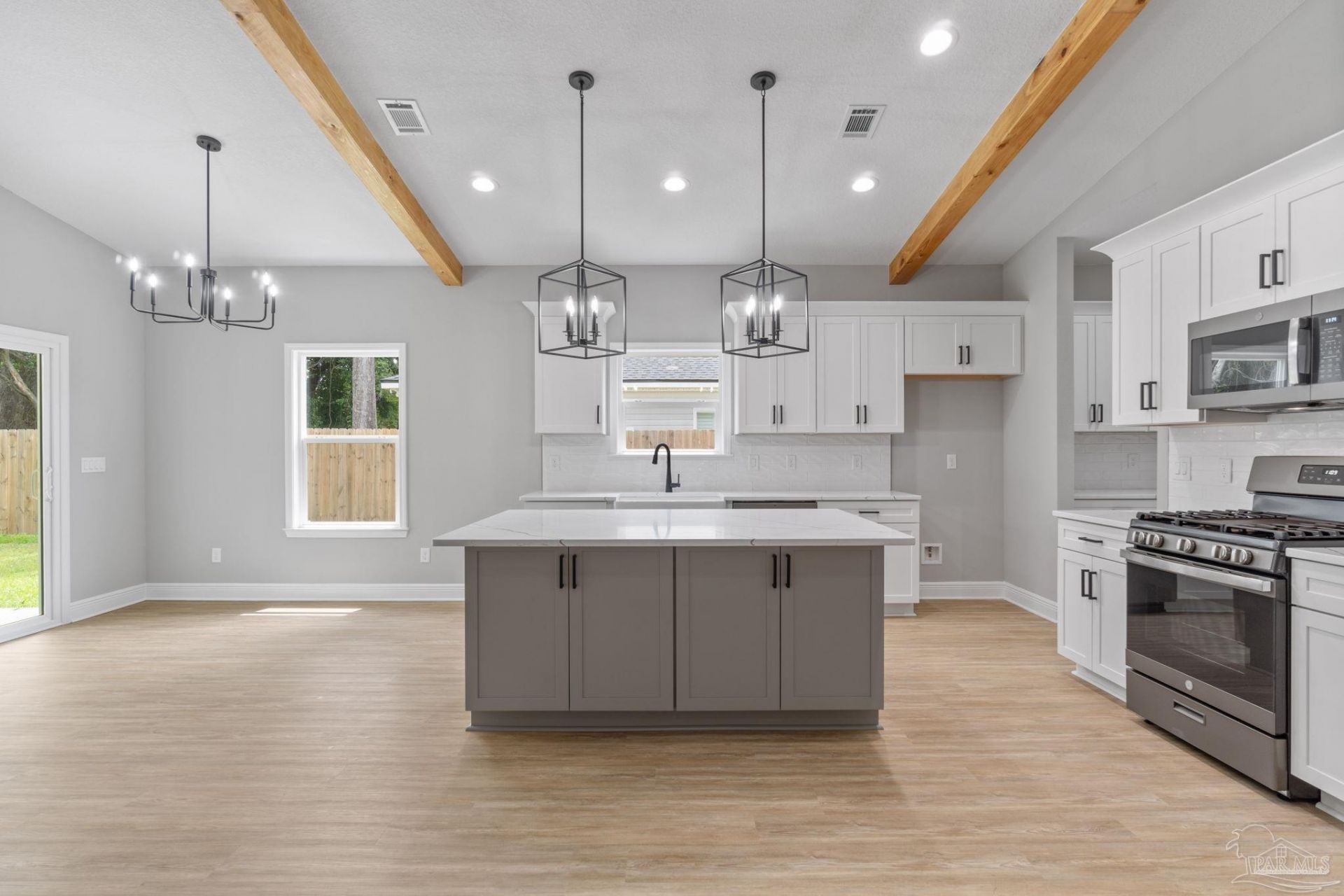 1427 Madelyn Woods Dr, Pensacola, FL 32506 Main Photo