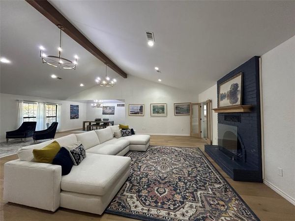 1009 Rochelle Boulevard, Irving, TX 75062