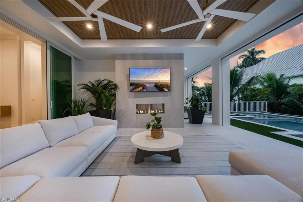 493 8th Ave S, Naples, FL 34102 Photo