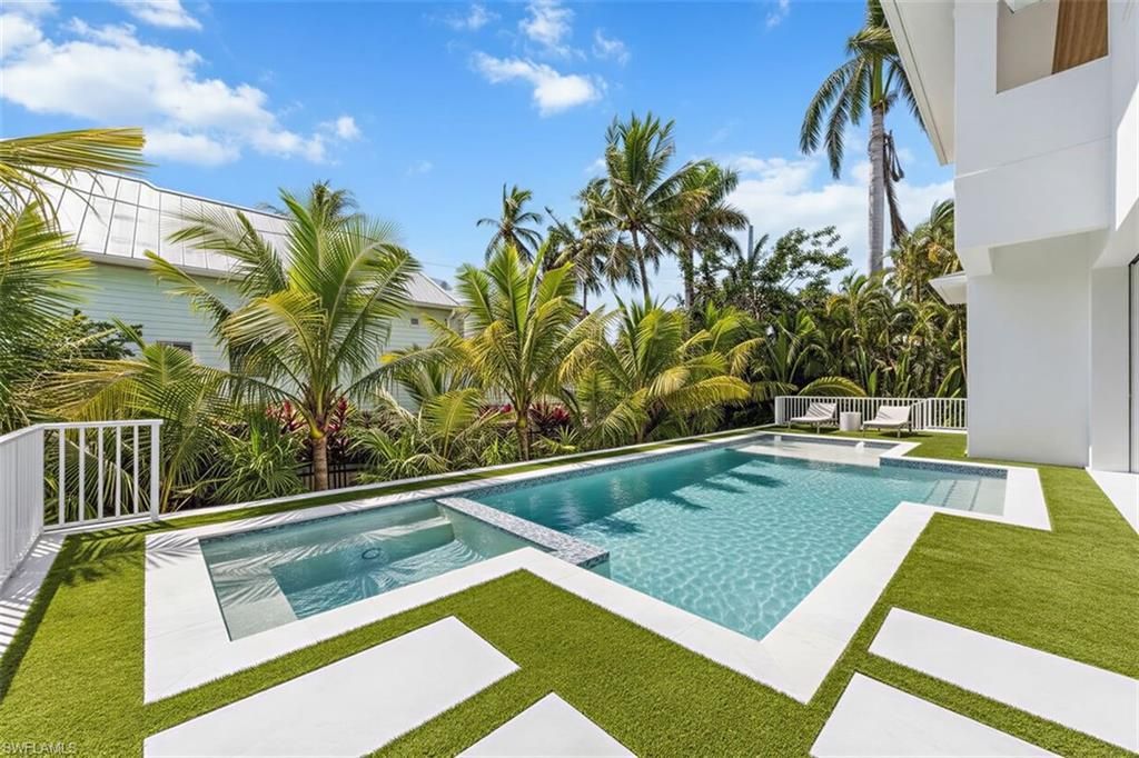 493 8th Ave S, Naples, FL 34102 Photo