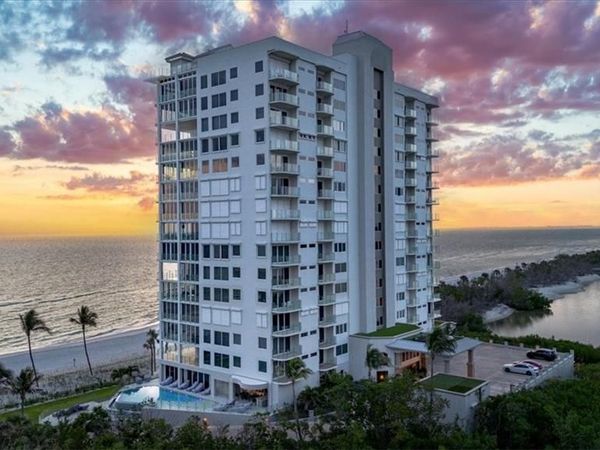 10 Seagate DR, Unit 10, NAPLES, FL 34103