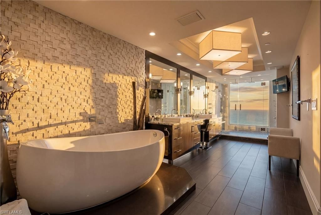 10 Seagate Dr, Unit 10, Naples, FL 34103 Photo