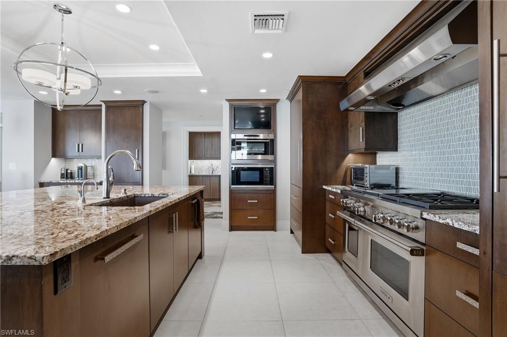 10 Seagate Dr, Unit 10, Naples, FL 34103 Photo