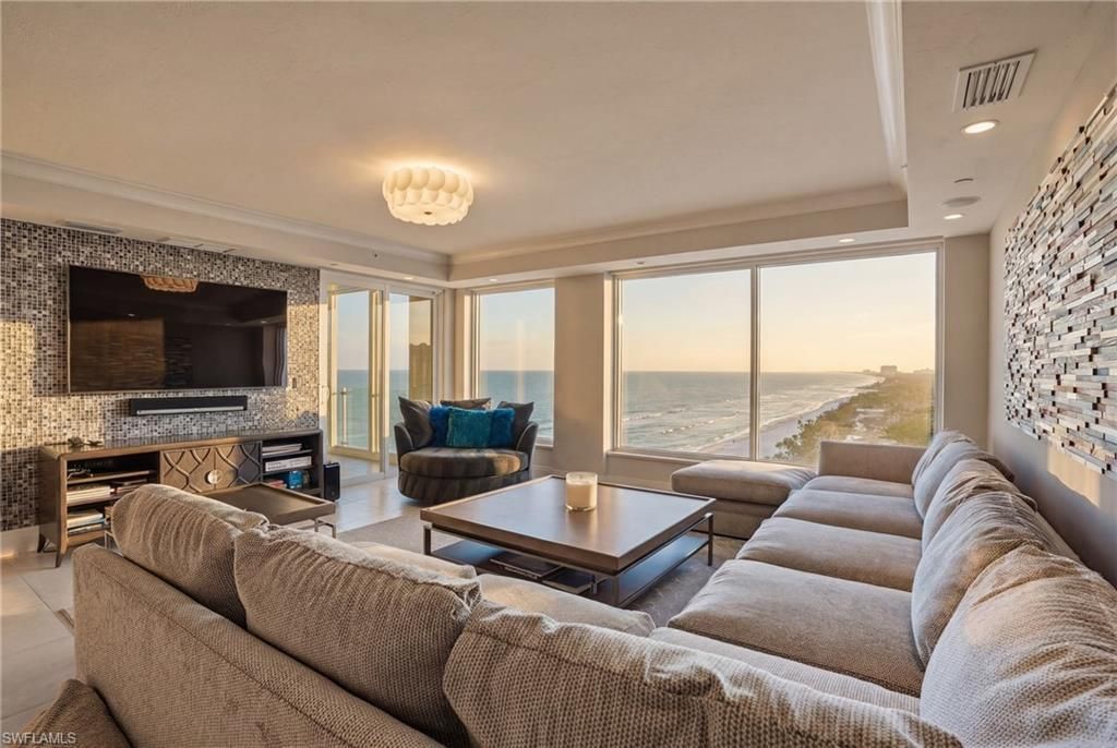 10 Seagate Dr, Unit 10, Naples, FL 34103 Photo