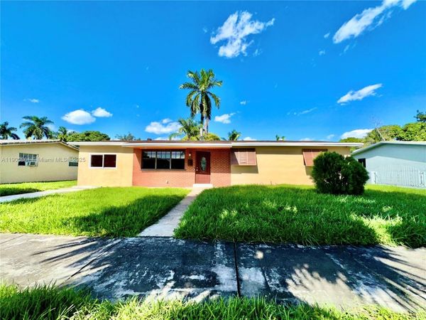 51 NW 161st St, Miami, FL 33169