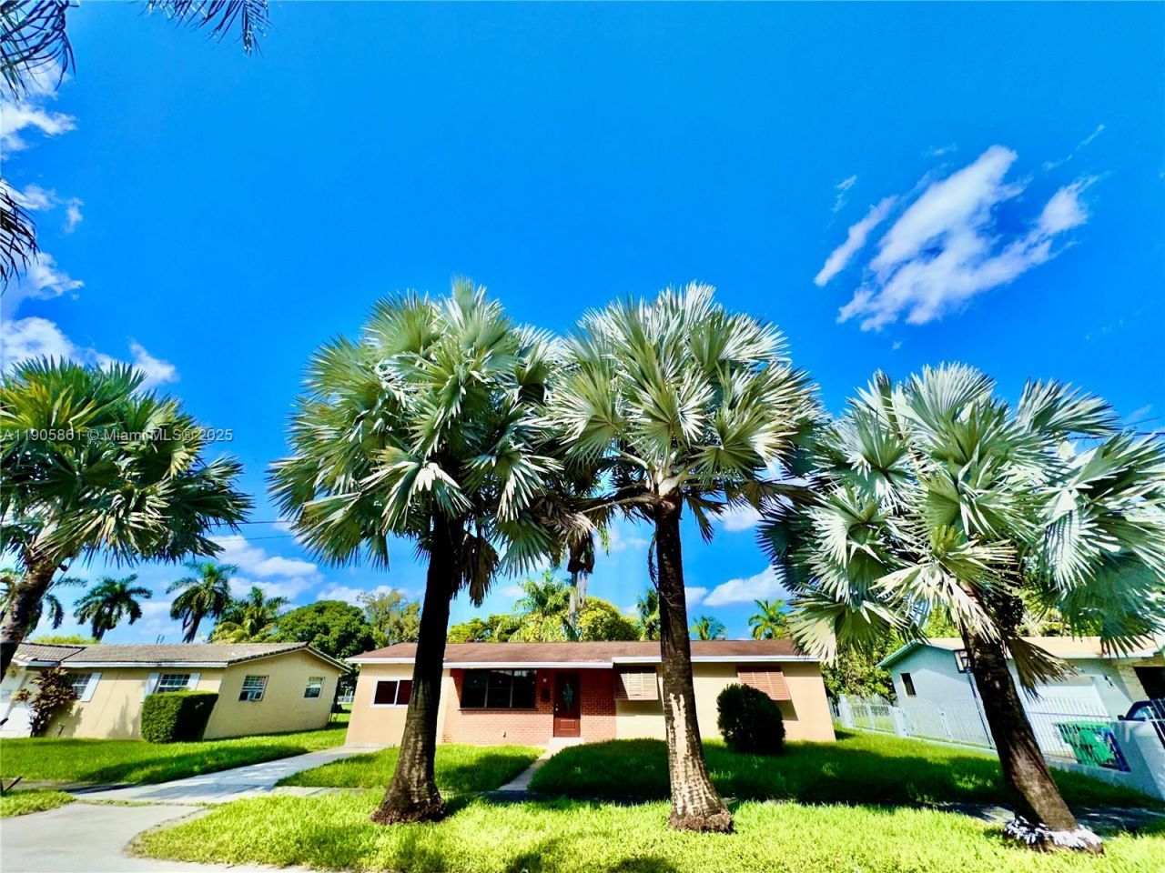 51 NW 161st St, Miami, FL 33169 Photo