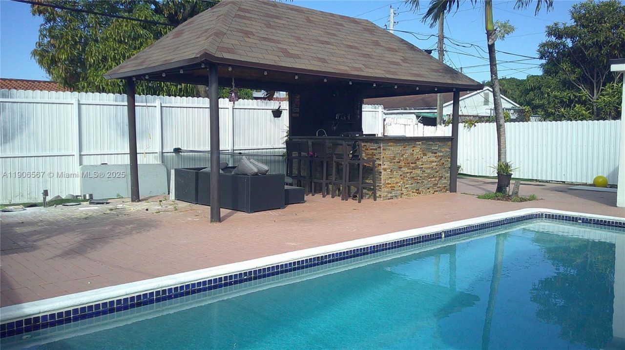 5066 E 9th Ct, Hialeah, FL 33013 Photo