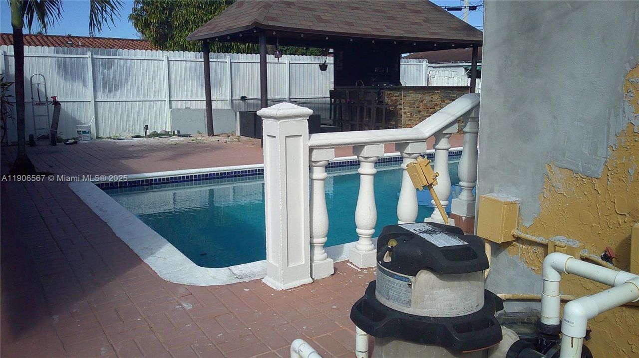 5066 E 9th Ct, Hialeah, FL 33013 Photo