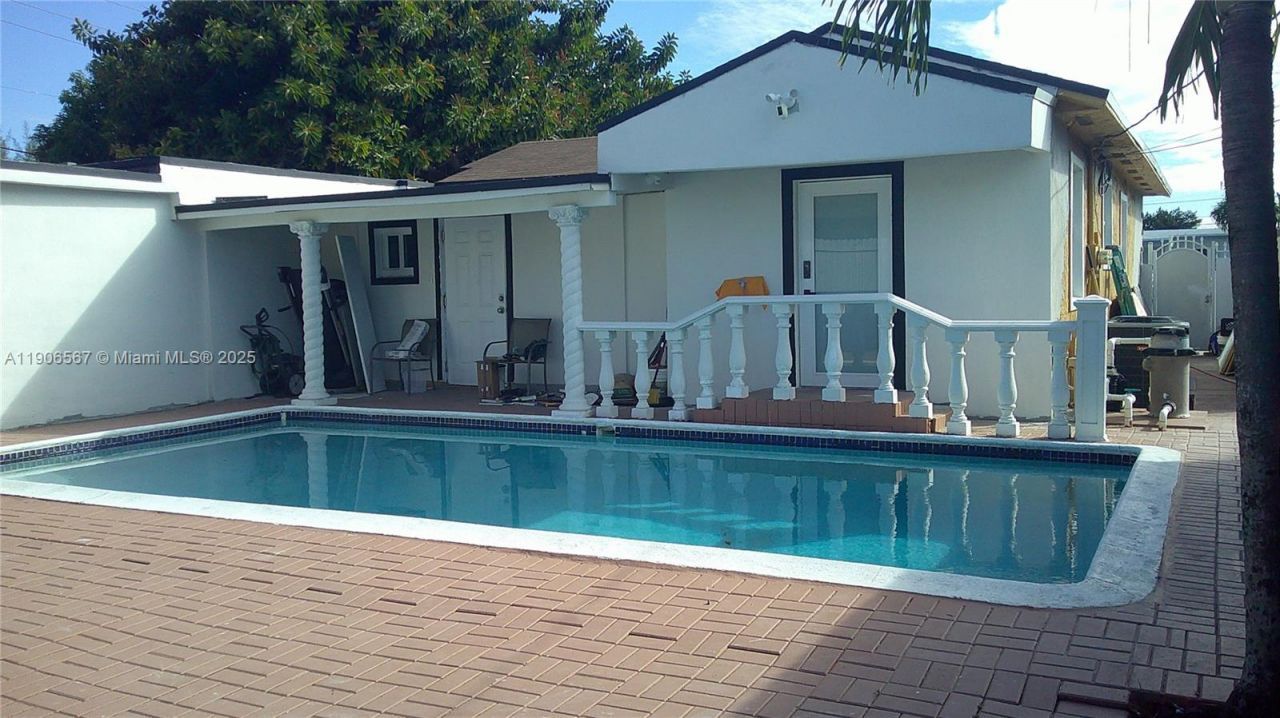 5066 E 9th Ct, Hialeah, FL 33013 Photo