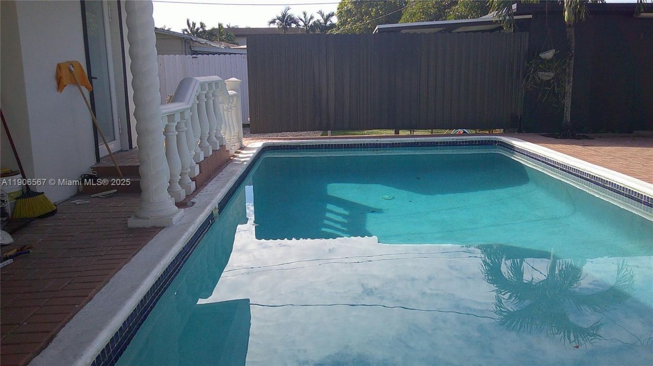 5066 E 9th Ct, Hialeah, FL 33013 Photo