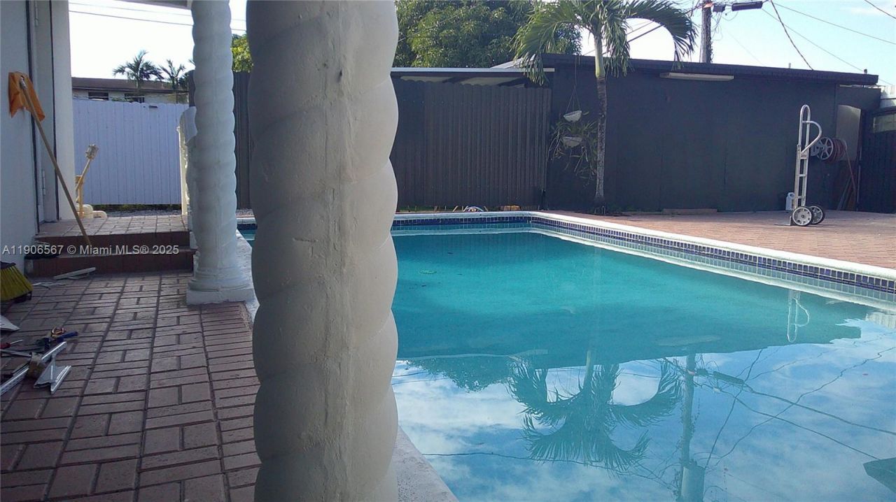 5066 E 9th Ct, Hialeah, FL 33013 Photo