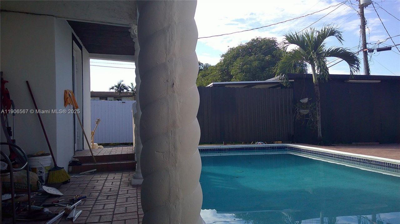 5066 E 9th Ct, Hialeah, FL 33013 Photo