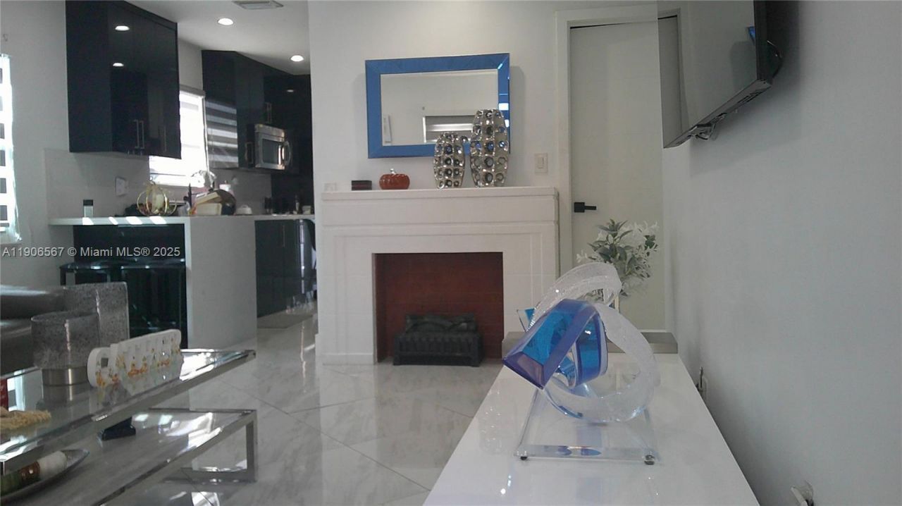 5066 E 9th Ct, Hialeah, FL 33013 Photo