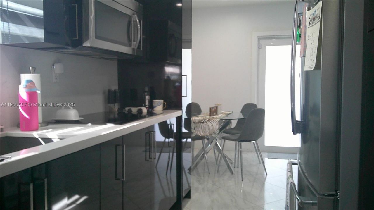 5066 E 9th Ct, Hialeah, FL 33013 Photo