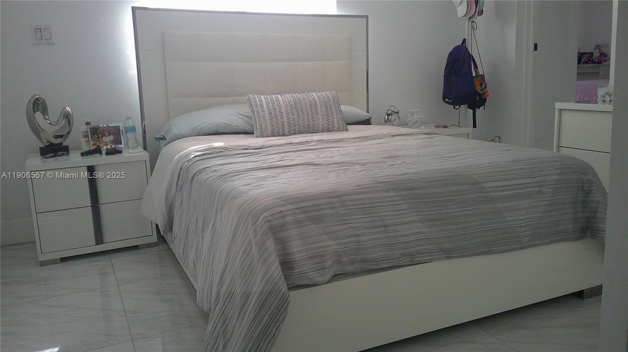 5066 E 9th Ct, Hialeah, FL 33013 Photo