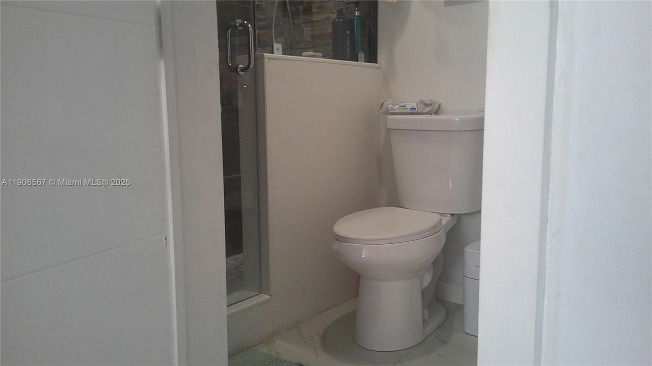 5066 E 9th Ct, Hialeah, FL 33013 Photo