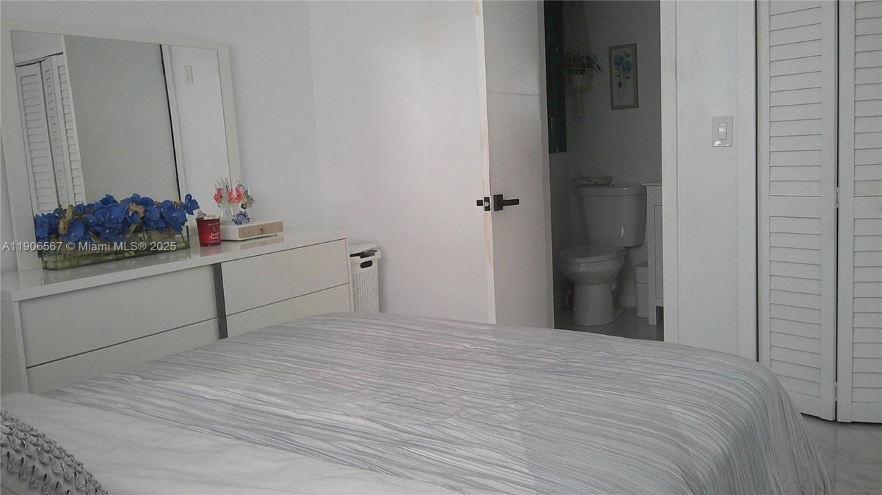 5066 E 9th Ct, Hialeah, FL 33013 Photo