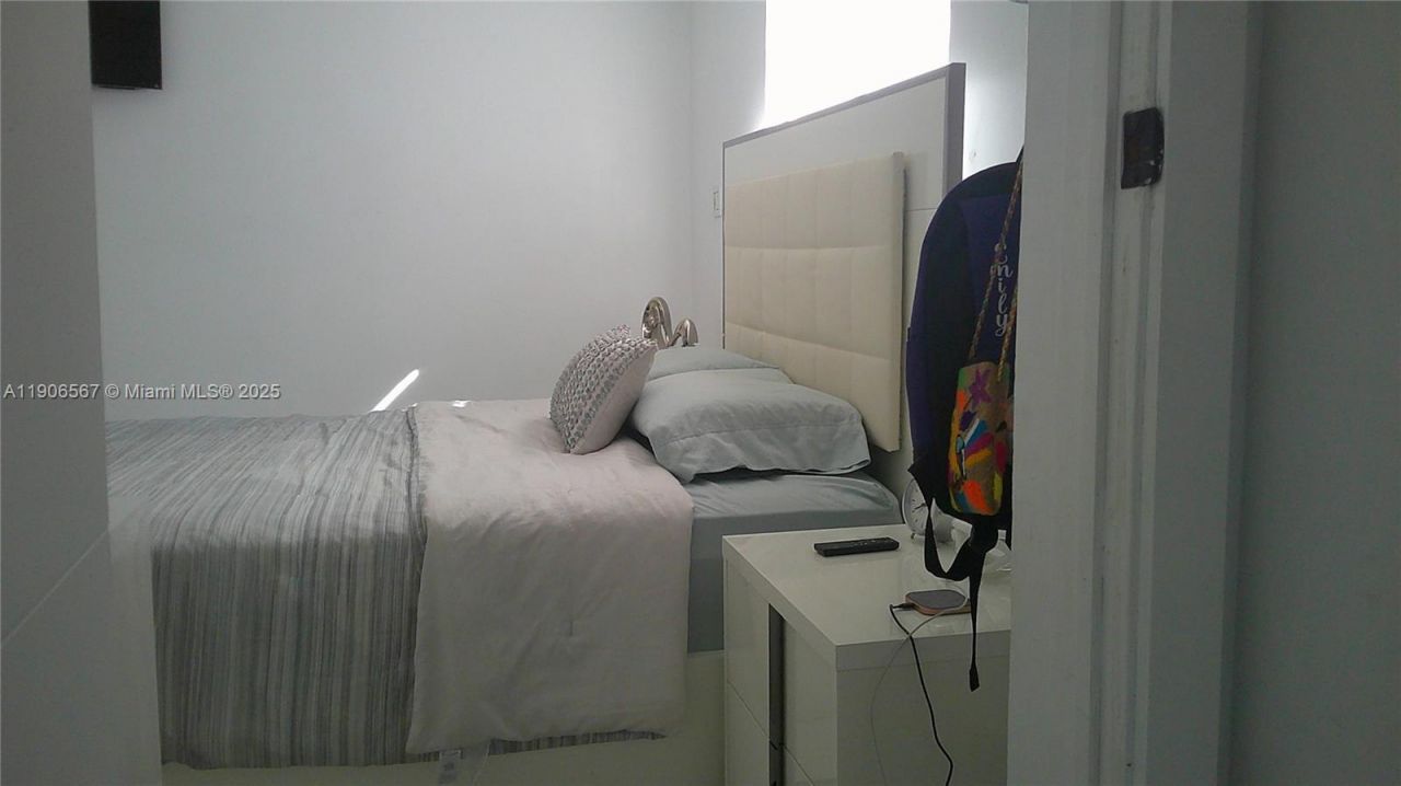 5066 E 9th Ct, Hialeah, FL 33013 Photo