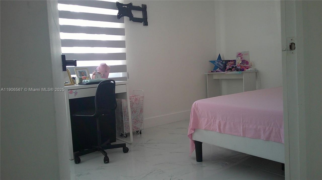 5066 E 9th Ct, Hialeah, FL 33013 Photo