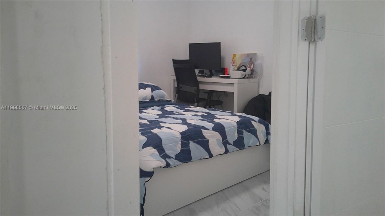 5066 E 9th Ct, Hialeah, FL 33013 Photo