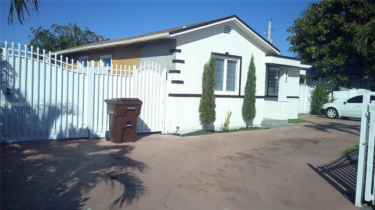 5066 E 9th Ct, Hialeah, FL 33013 Photo