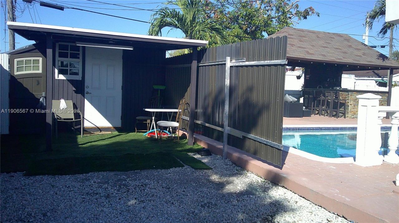 5066 E 9th Ct, Hialeah, FL 33013 Photo