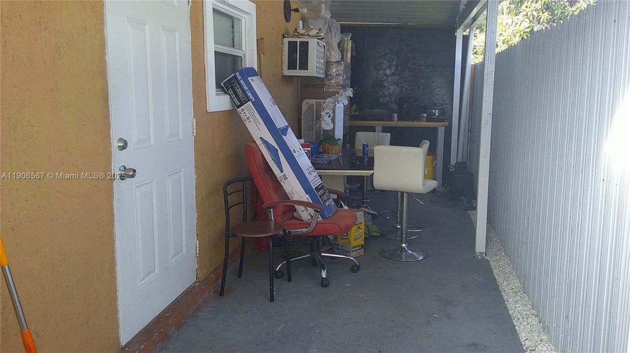 5066 E 9th Ct, Hialeah, FL 33013 Photo