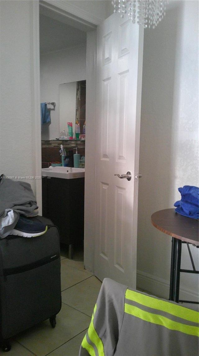 5066 E 9th Ct, Hialeah, FL 33013 Photo