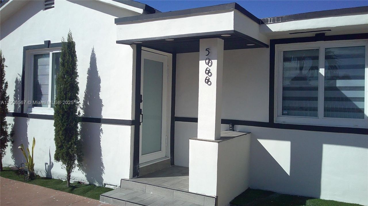 5066 E 9th Ct, Hialeah, FL 33013 Photo