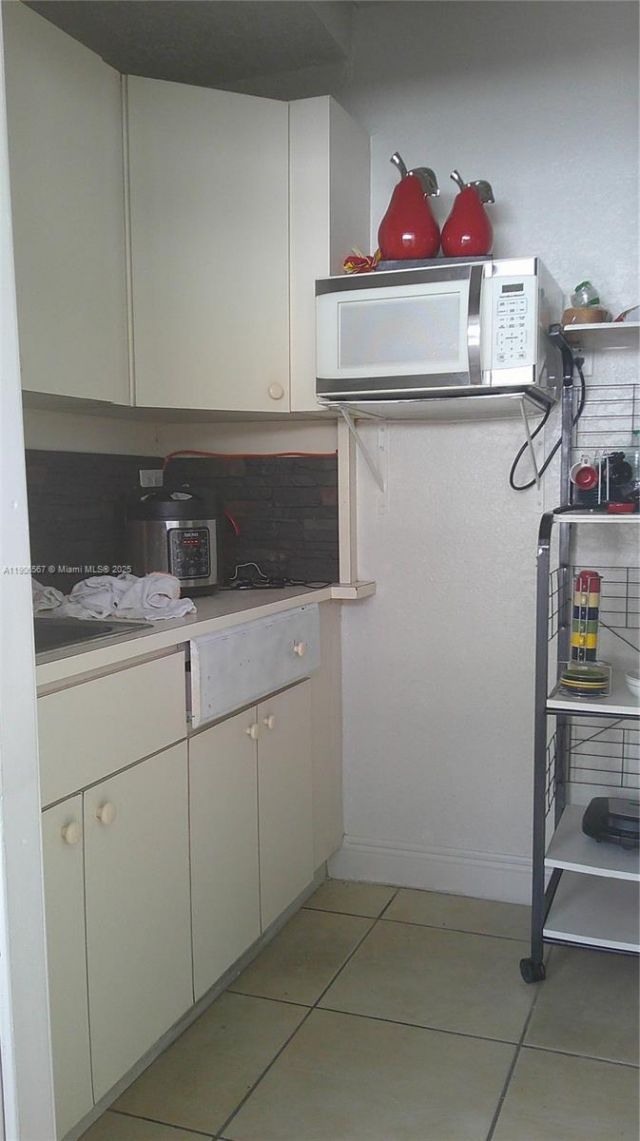 5066 E 9th Ct, Hialeah, FL 33013 Photo