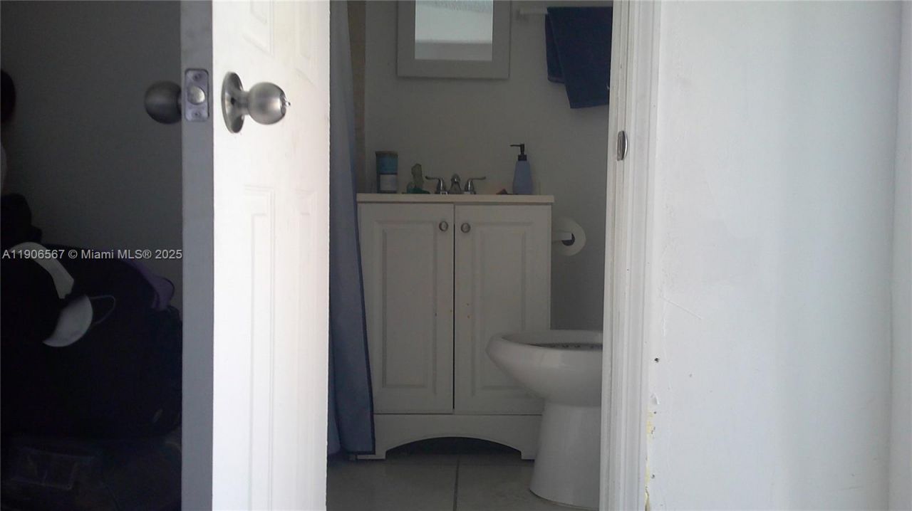 5066 E 9th Ct, Hialeah, FL 33013 Photo