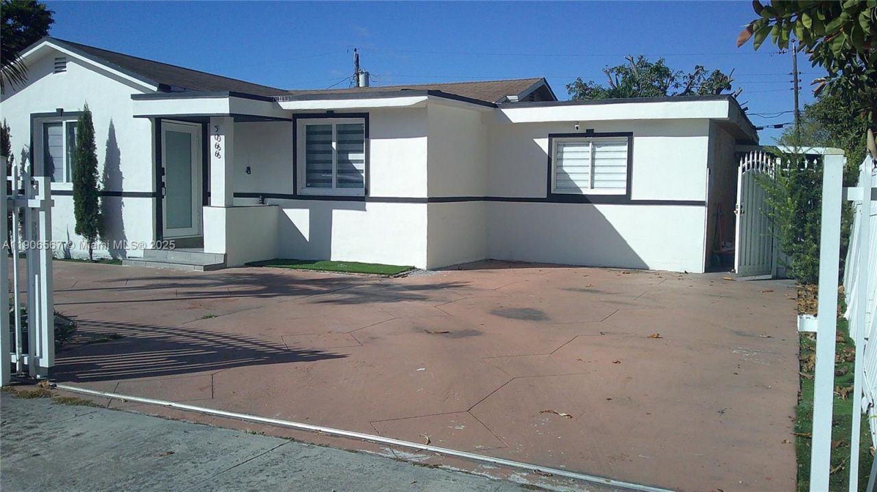 5066 E 9th Ct, Hialeah, FL 33013 Photo