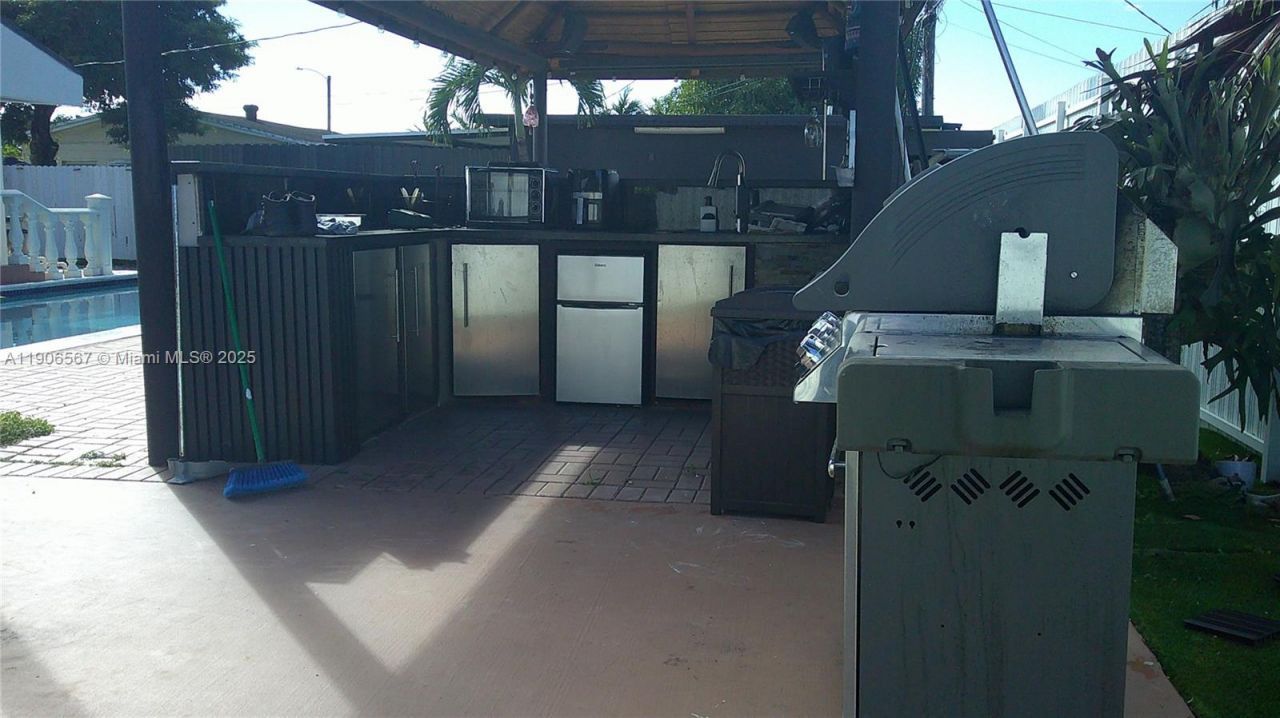 5066 E 9th Ct, Hialeah, FL 33013 Photo