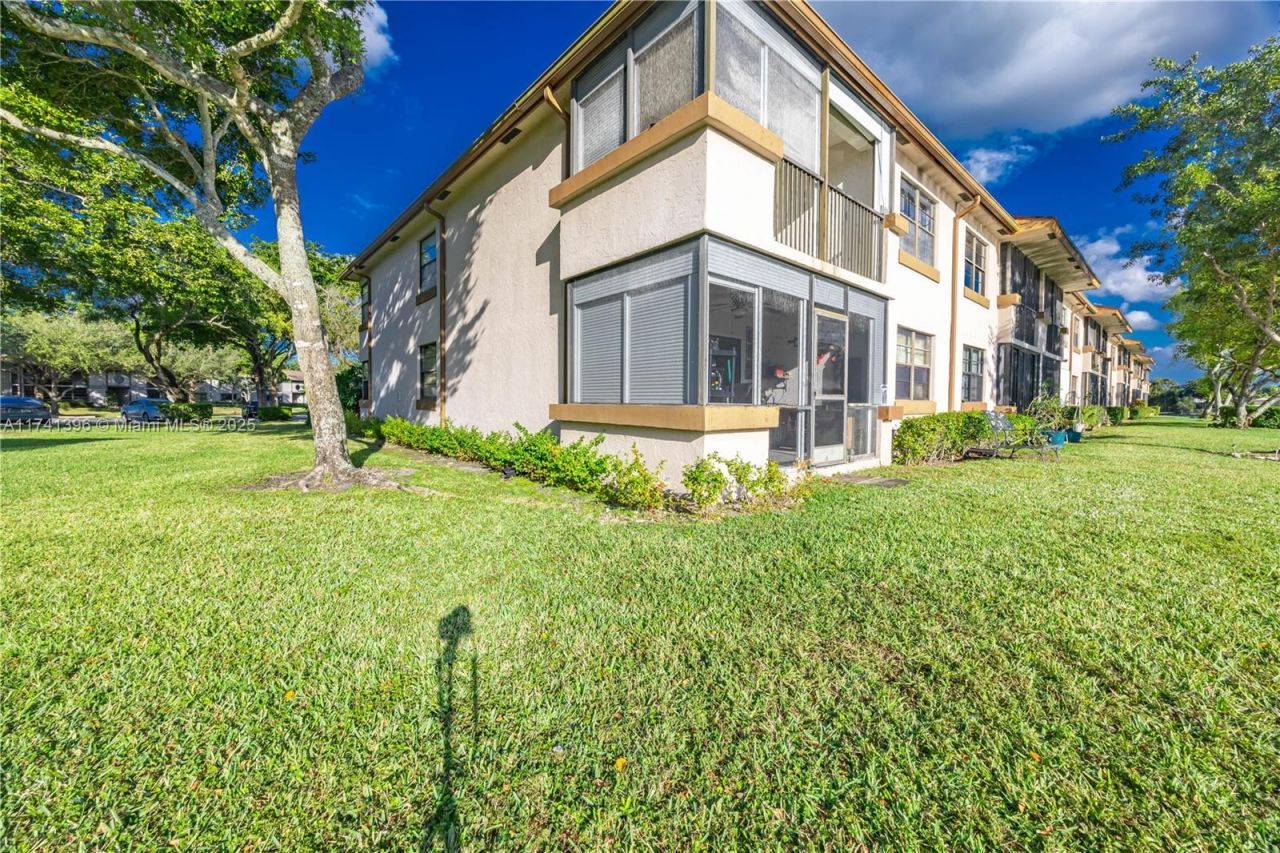 9740 W Mcnab Rd, Unit 111, Tamarac, FL 33321 Photo