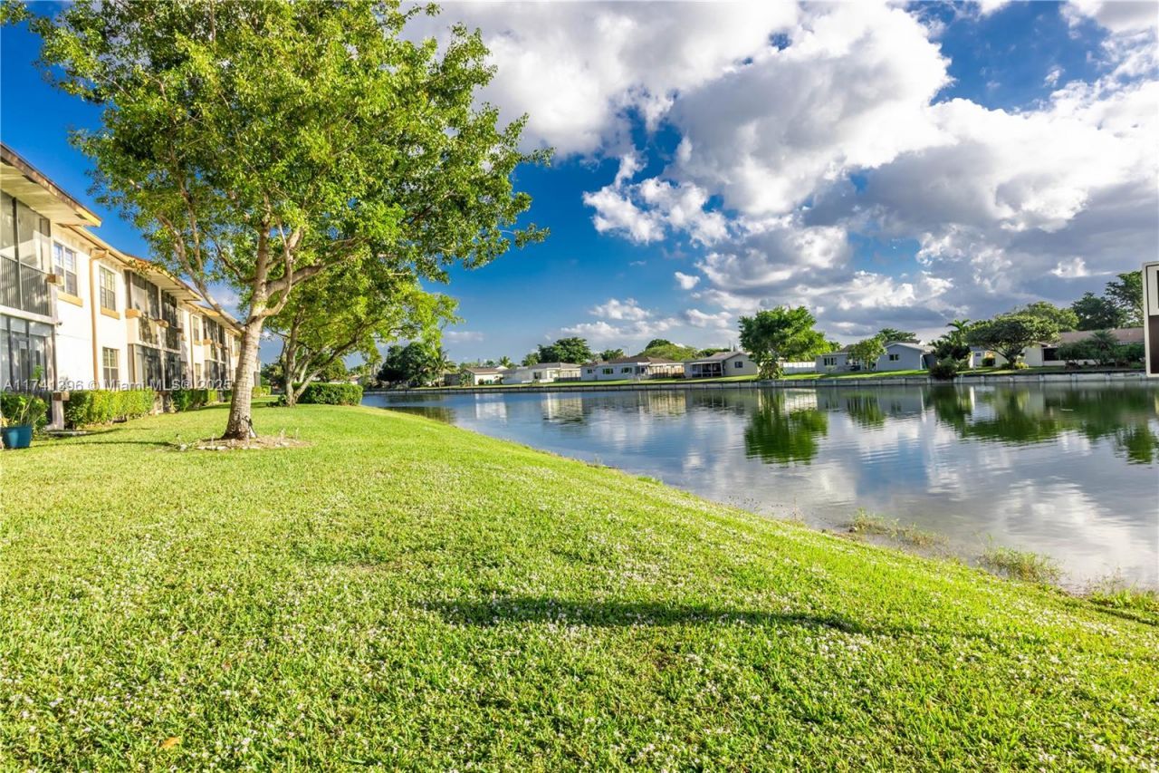 9740 W Mcnab Rd, Unit 111, Tamarac, FL 33321 Photo