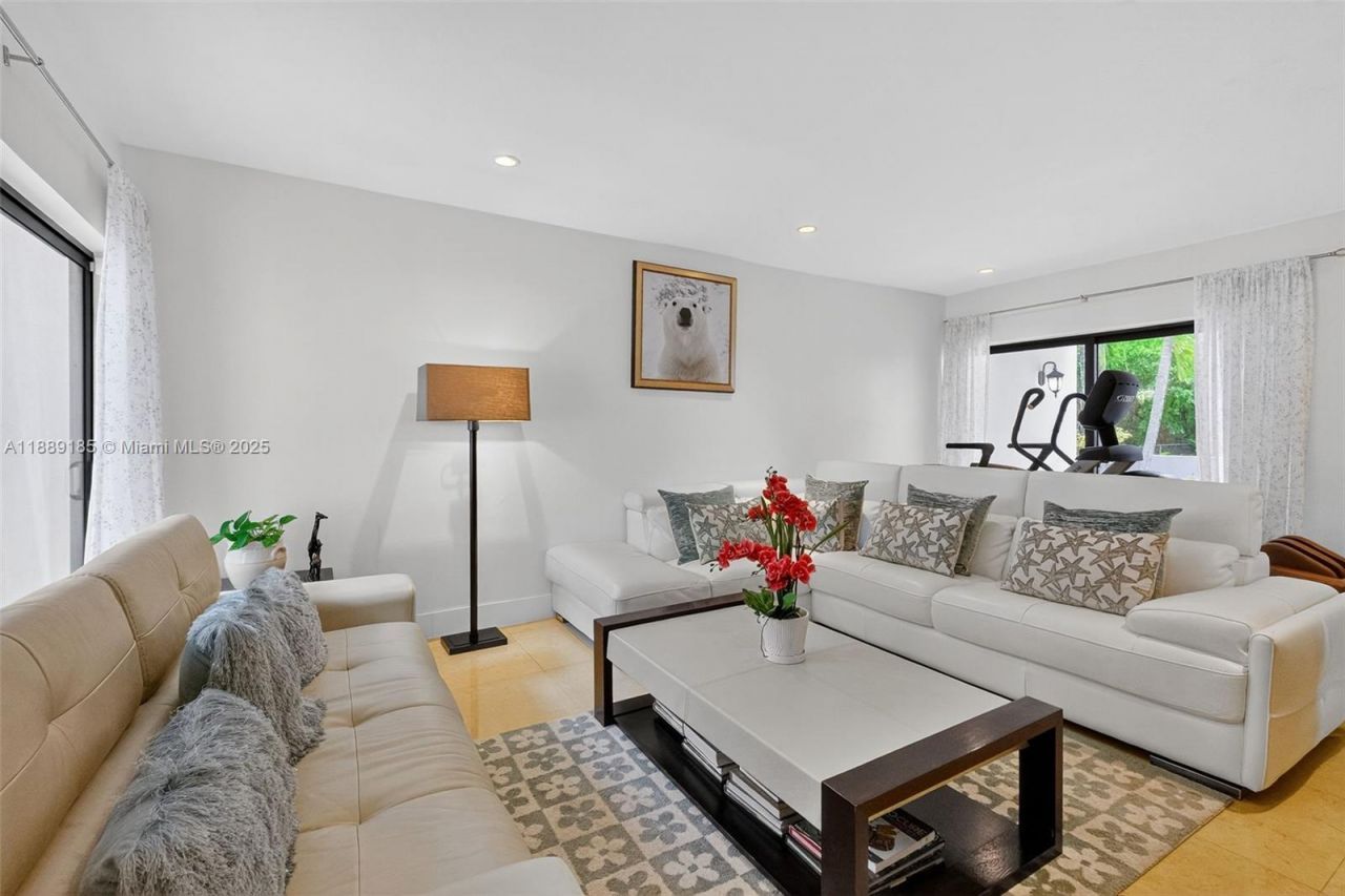 6345 Maynada St, Coral Gables, FL 33146 Photo