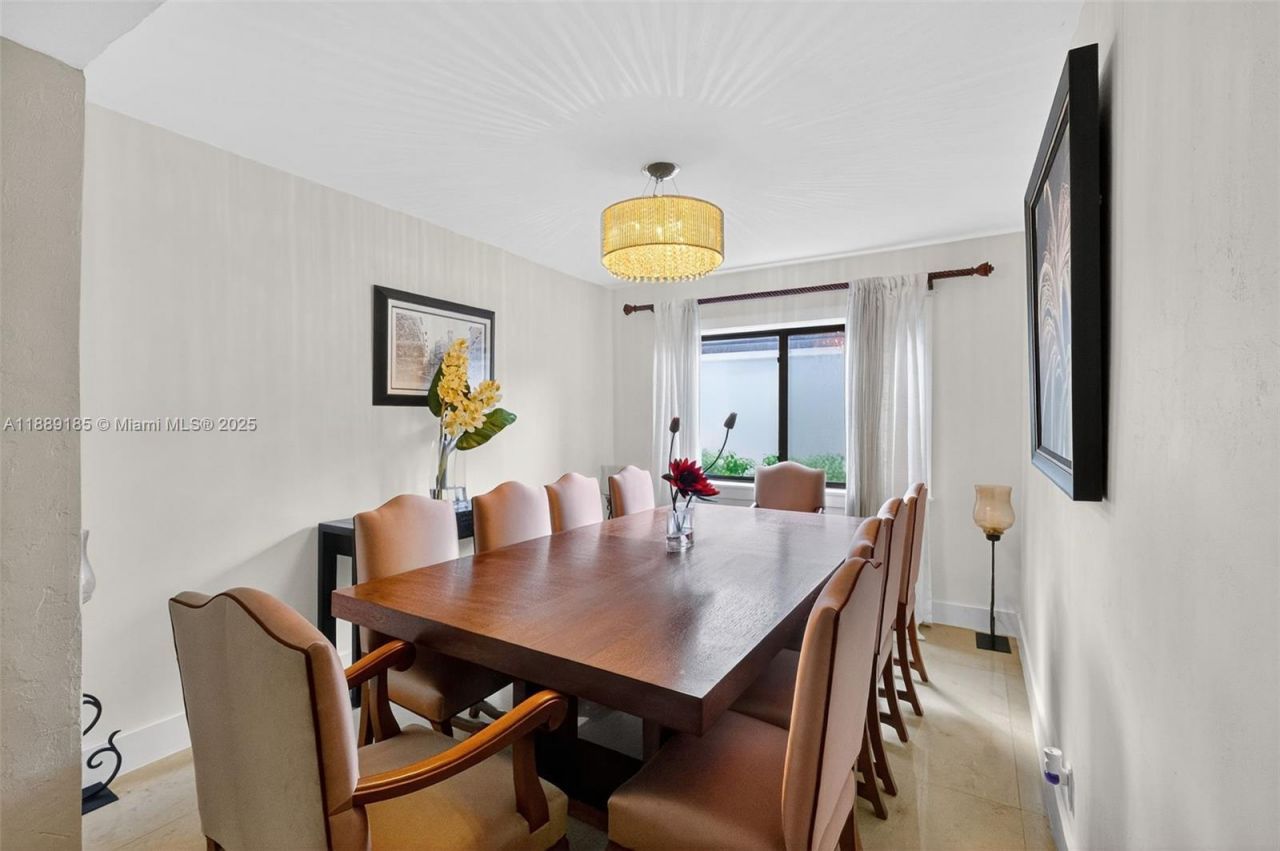 6345 Maynada St, Coral Gables, FL 33146 Photo