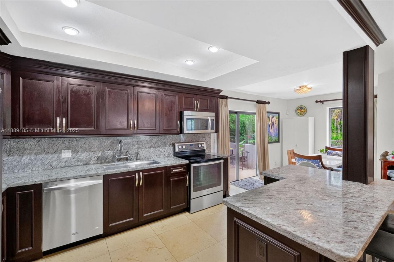 6345 Maynada St, Coral Gables, FL 33146 Photo