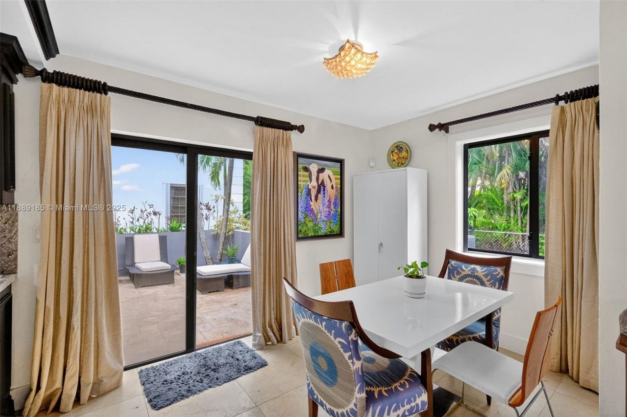 6345 Maynada St, Coral Gables, FL 33146 Photo