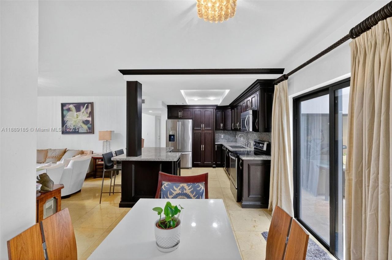 6345 Maynada St, Coral Gables, FL 33146 Photo