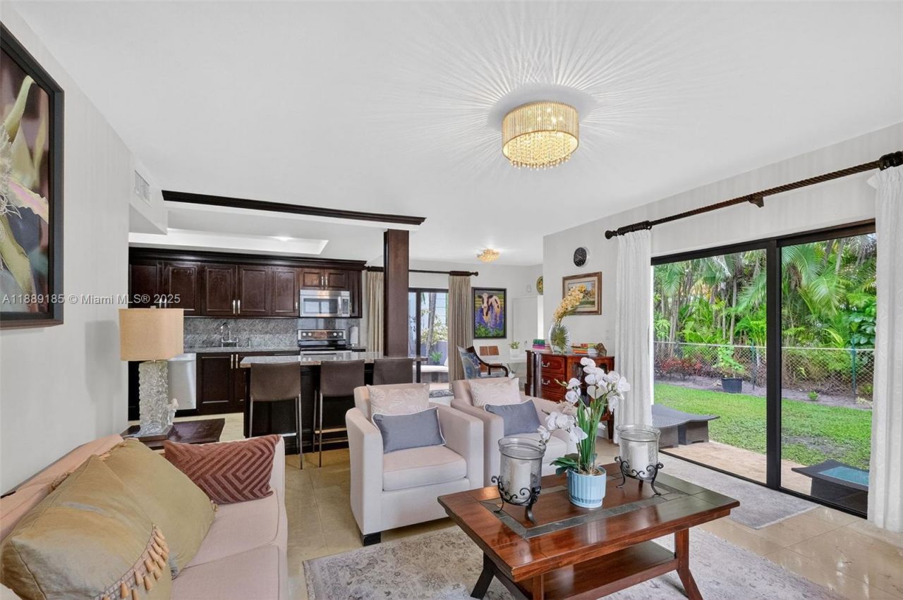 6345 Maynada St, Coral Gables, FL 33146 Photo