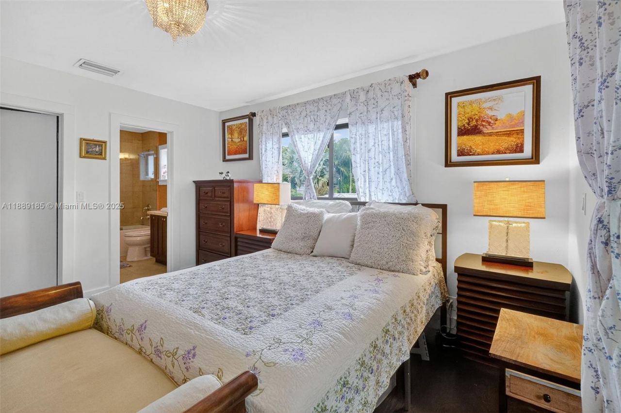 6345 Maynada St, Coral Gables, FL 33146 Photo