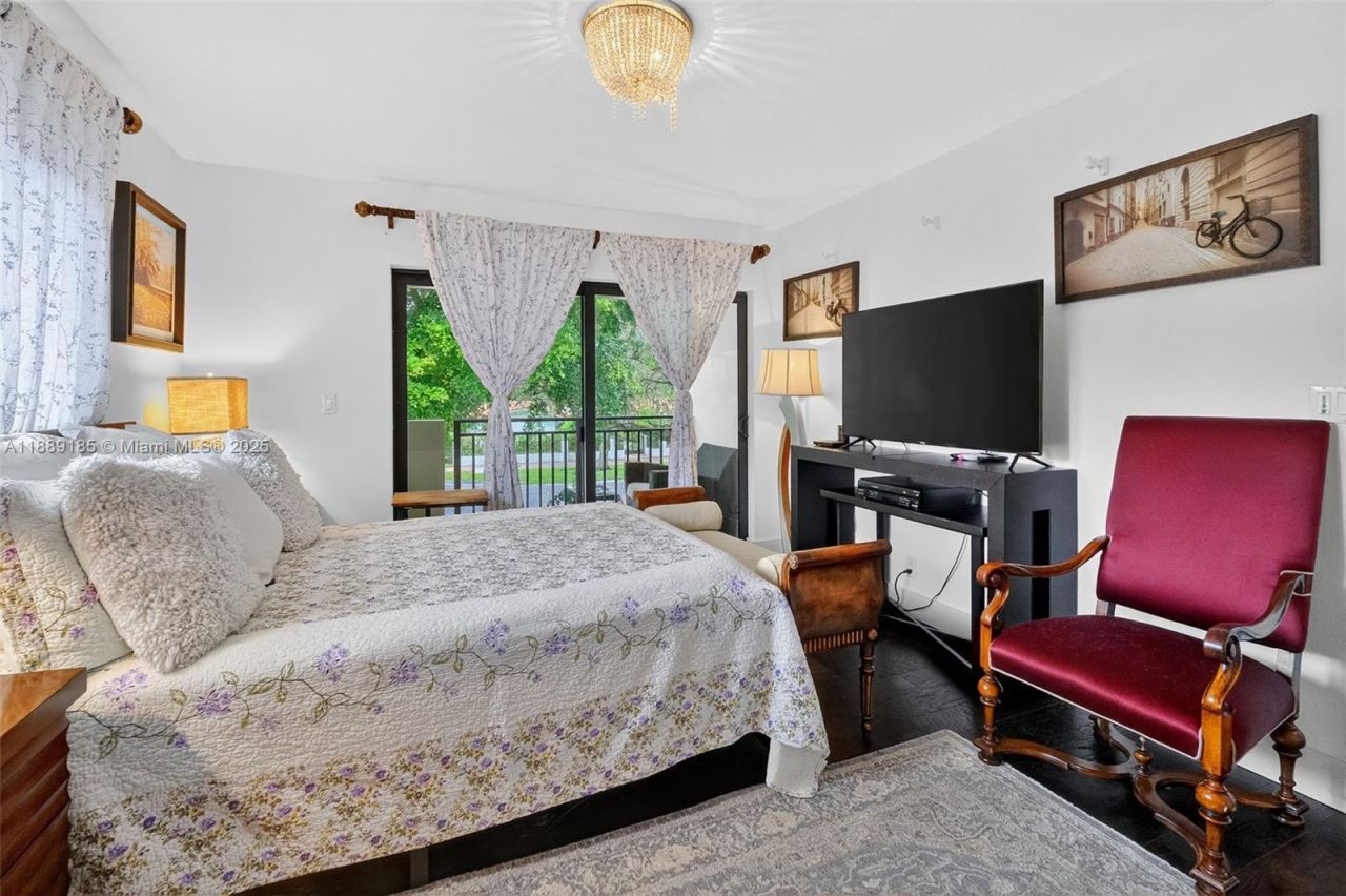 6345 Maynada St, Coral Gables, FL 33146 Photo