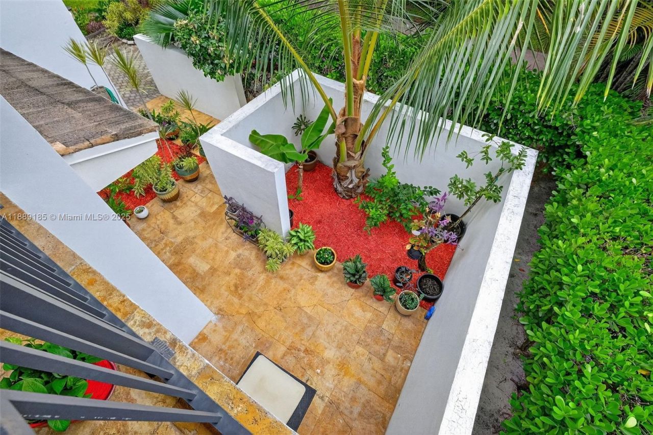 6345 Maynada St, Coral Gables, FL 33146 Photo