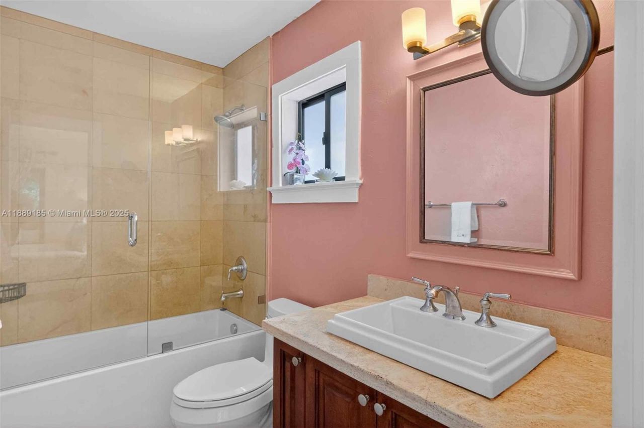 6345 Maynada St, Coral Gables, FL 33146 Photo