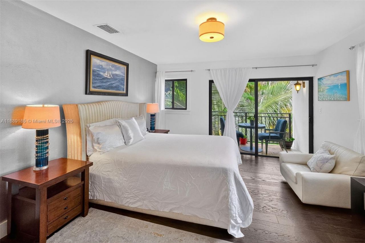 6345 Maynada St, Coral Gables, FL 33146 Photo