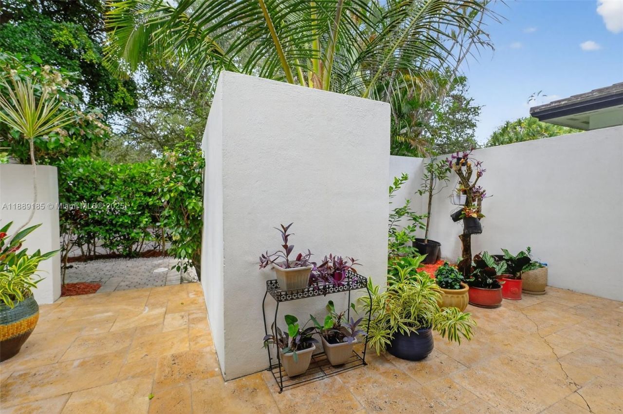 6345 Maynada St, Coral Gables, FL 33146 Photo