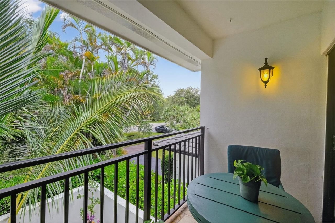 6345 Maynada St, Coral Gables, FL 33146 Photo