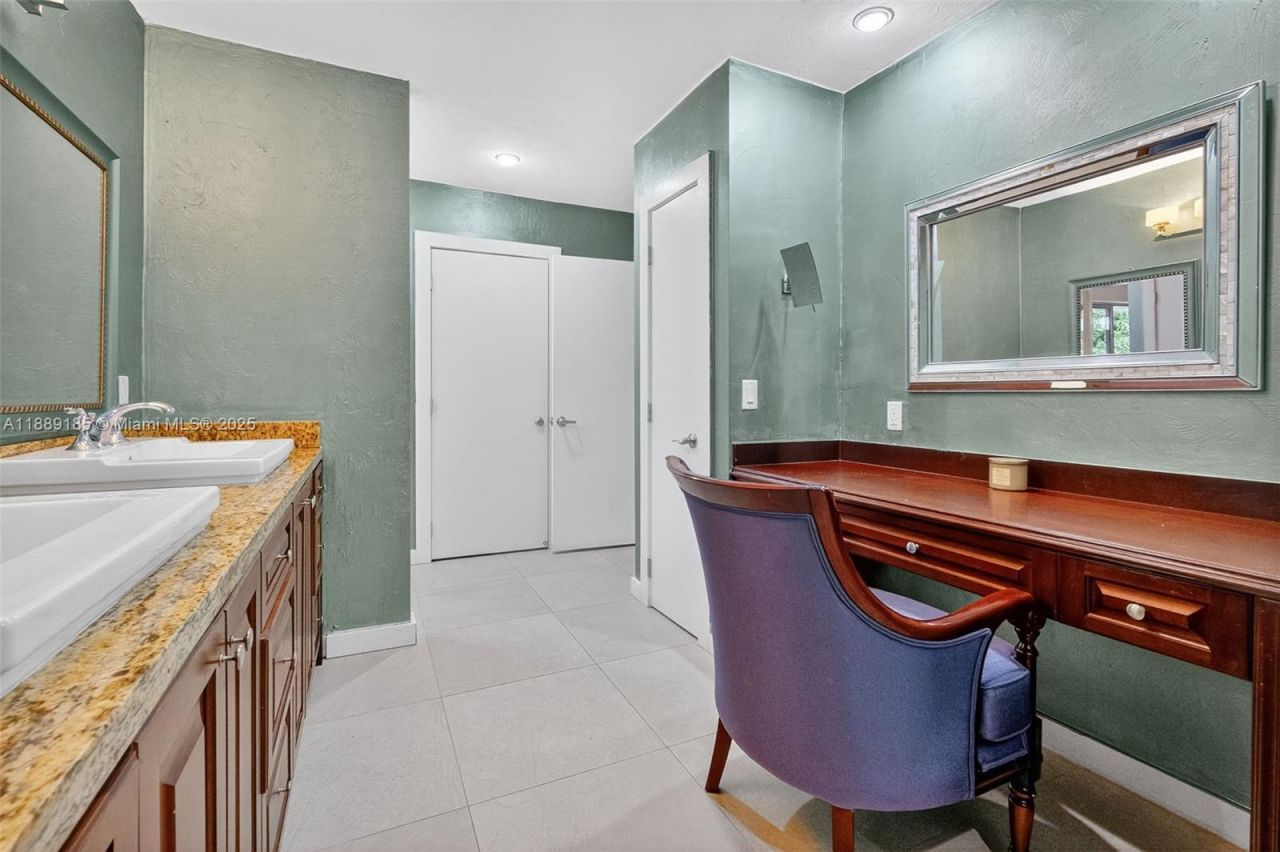 6345 Maynada St, Coral Gables, FL 33146 Photo